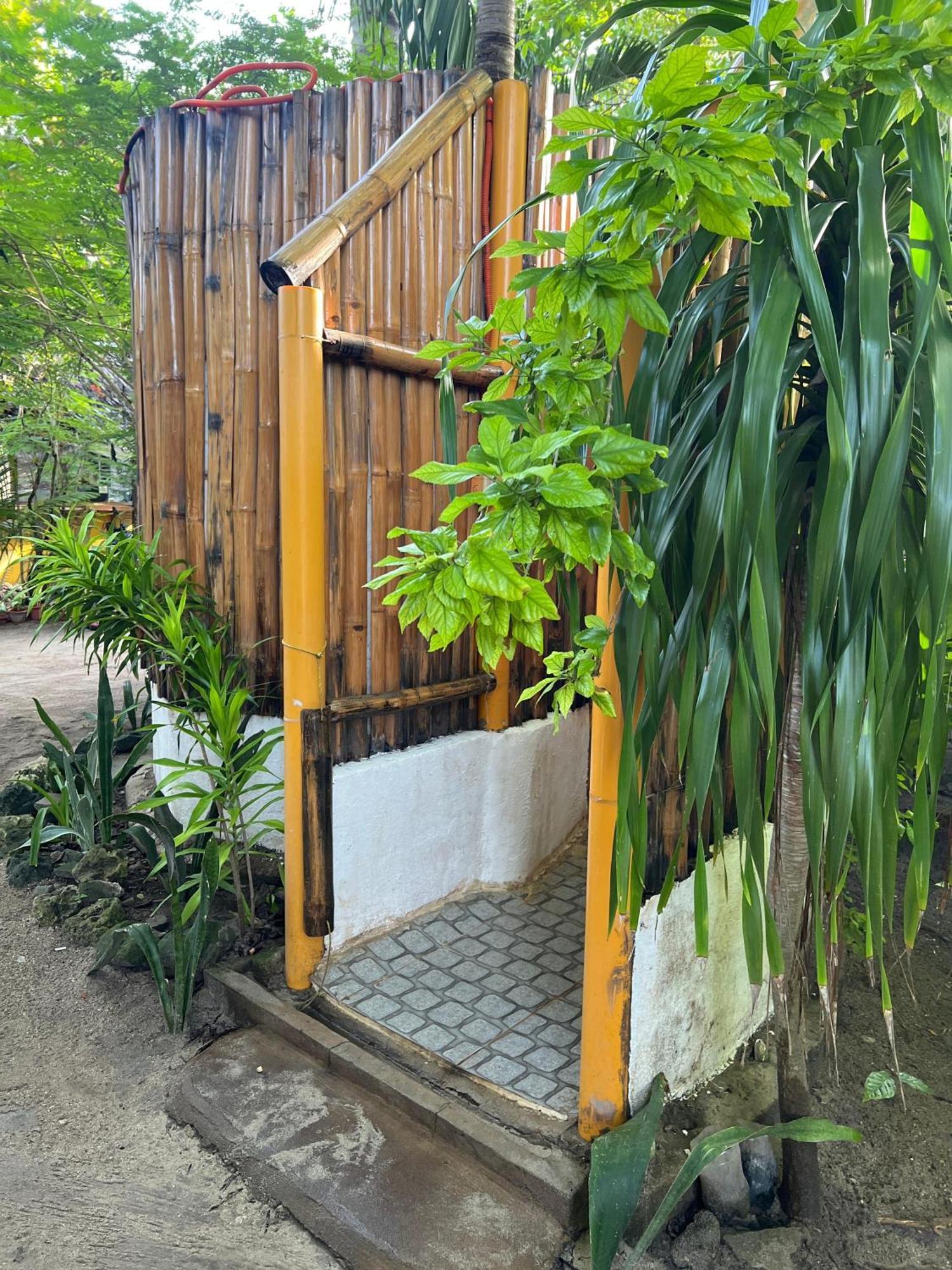 Georgia'S Neverland Hostel Đảo Malapascua Ngoại thất bức ảnh