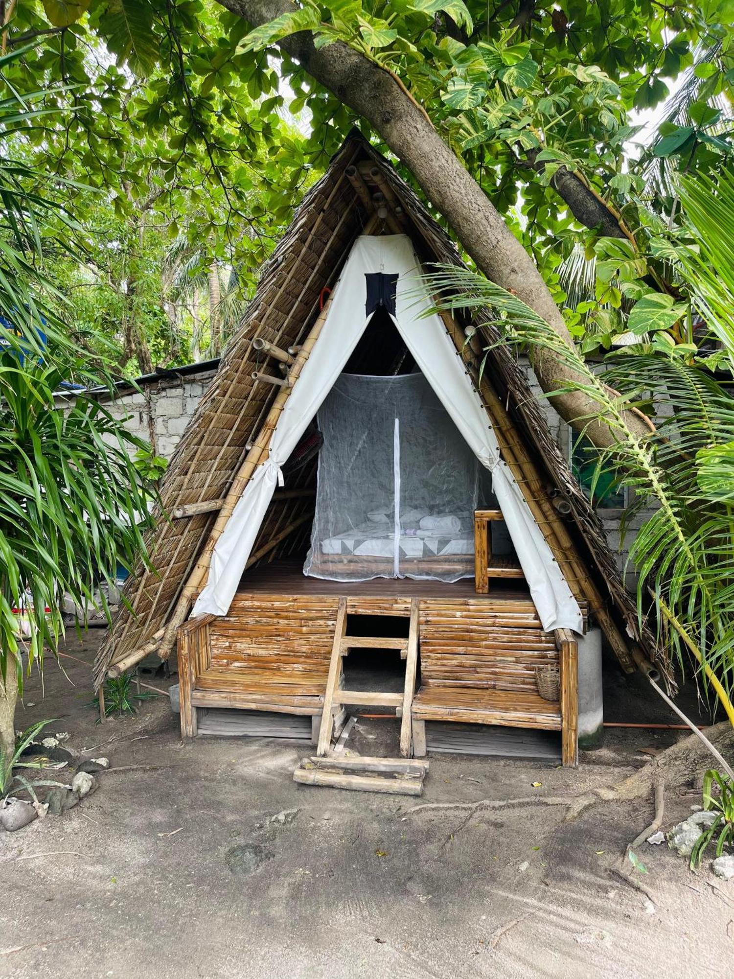 Georgia'S Neverland Hostel Đảo Malapascua Ngoại thất bức ảnh